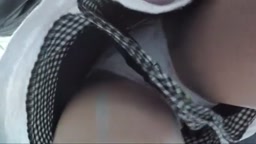 パンチラ ショートパンツの隙間から