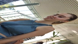 海外 美人 乳首ポチ