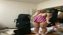 ガニ股腰ヘコ見せつけ