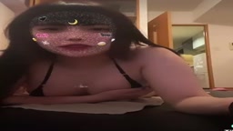 インライ 乳首見せ