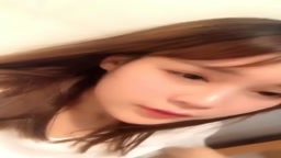 オナニーで自分の潮を舐めちゃうパイパンJD