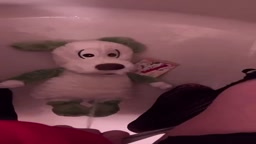 界隈民　ぬいぐるみにおしっこ