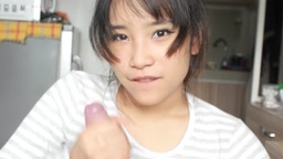 【イラマチオ】頭を鷲づかみにされ根本まで咥えさせられる女の子03