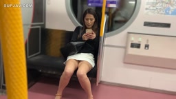 【鉄道】電車パンチラ～東京メトロ 丸ノ内線 美脚女の誘惑～