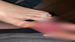 女友達の寝足ぶっかけ