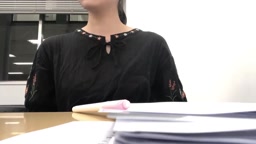 講義中胸チラ