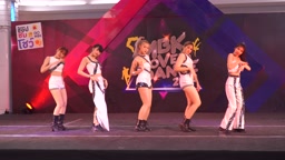 ダンスでポロリ