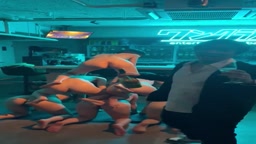 全裸シャンパンタワー