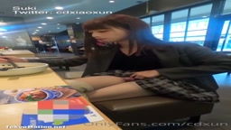 営業中の店内で男の娘がオナニー