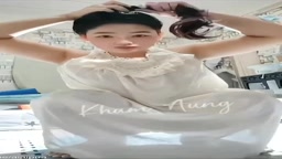 マン筋　丸見え huge cameltoe