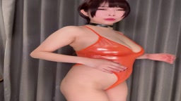 ハイレグビキニで挑発