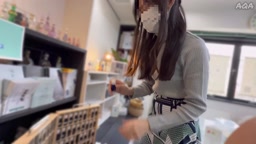 【ママと香水作り体験と日帰り温泉】ママがシャワーオナ⁉︎洗髪中の裸体にブッカケ‼︎〜ママに吸うやつ当ててみた〜