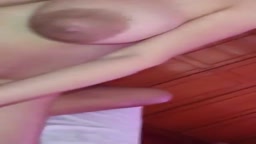 スペイン人の授乳中の巨乳女性がセックスをしている
