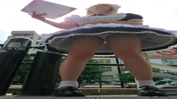 (メイド店員)