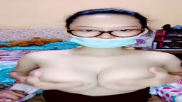 印尼巨乳哺乳人妻做爱3
