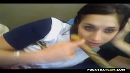 Elle adore les shows en webcam - une Française coquine