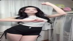 sayumi　短パン捲りあげてShake It