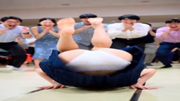 前転パンチラ (20)
