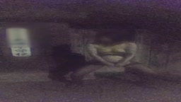 露出 校門前