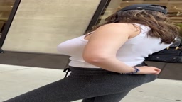 巨乳 街 外人 2
