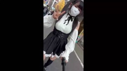 わかばちゃん くっきり乳袋と食い込みTバックでパンチラ散歩