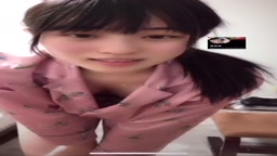 胸チラ