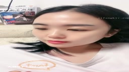 Chinese girl WebCam,She has a big lips