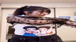 自撮り　可愛いJDがチクニーしながら生脱ぎ