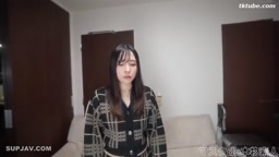 お淑やかで清楚な女子大生　