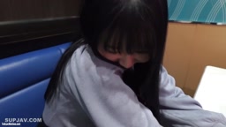 黒髪スレンダー地味娘　中出し