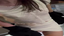 タクシー待ち女子