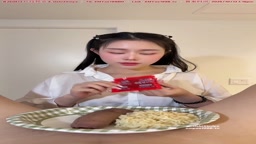 Eat spicy noodles with special source