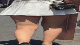 ミニスカ着衣尻