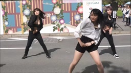 ダンスイベントでおっぱいポロリ