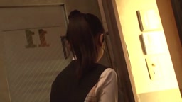 ちょっぴり童顔なカラオケ店員