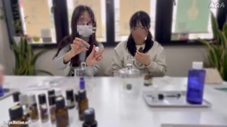 ママがシャワーオナ⁉︎洗髪中の裸体にブッカケ‼︎〜ママに吸うやつ当ててみた〜