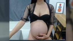 臨月の美人妊婦をカメラが捉えた！1 (2025-10-18 23-56-53)