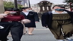 着衣胸