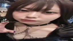 skn 谷間