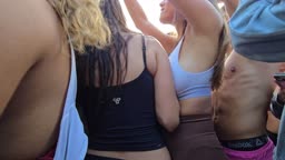 爆乳　街