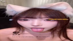 コスプレ美女のプレイ前の舌だし