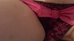 パンツの横から