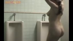 男子便所で全裸露出