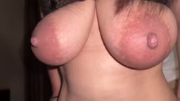 【目出し】とんでもないデカ乳輪の女の子