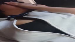 車内で何度もイかされ続ける巨乳JK