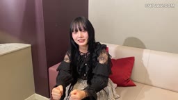 イラマしながら興奮して自分で乳首をコリコリしてイキまくる変態トリマー