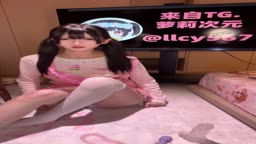 黒髪ツインテール美女のディルドオナ