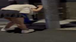 酔いつぶれて醜態を晒す女たち
