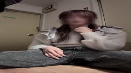 可愛い子の着衣お漏らし遊び