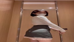 Evelyn パンツ 開脚